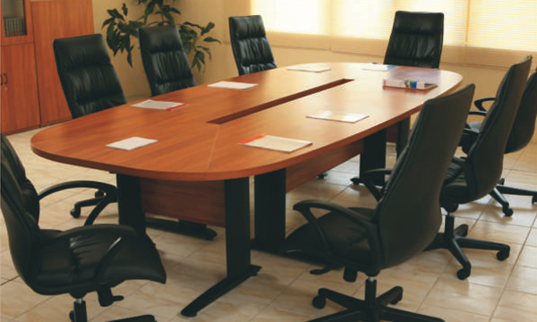 office-furniture-mauritius-16_600px _delta conference table on steel legs