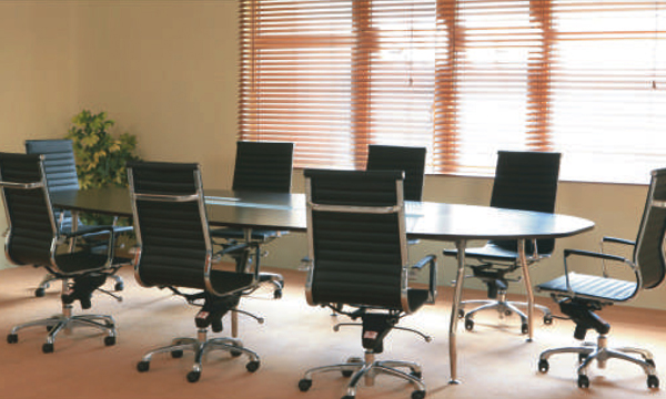 office-furniture-mauritius-16_600px_conference table U 5